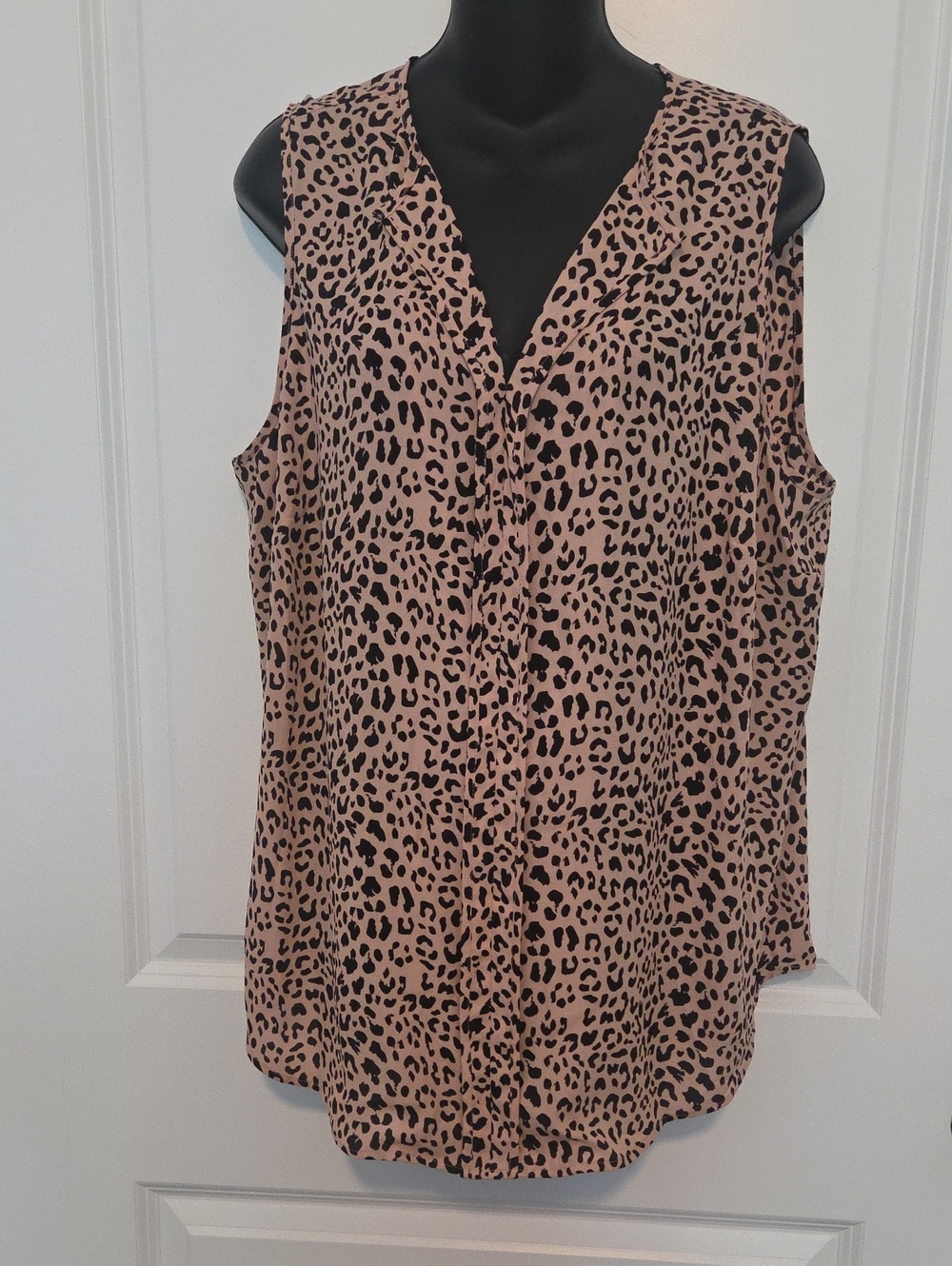 41 HAWTHORN Sleeveless Leopard Print V-Neck Top - Tan/Black 1X